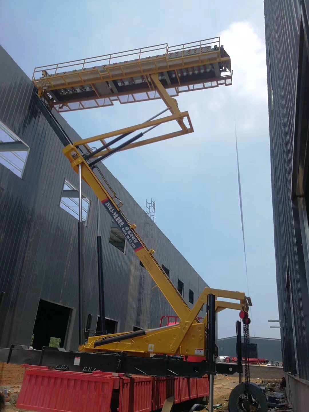 彩鋼板高空壓瓦機（運輸到工地高空作業）